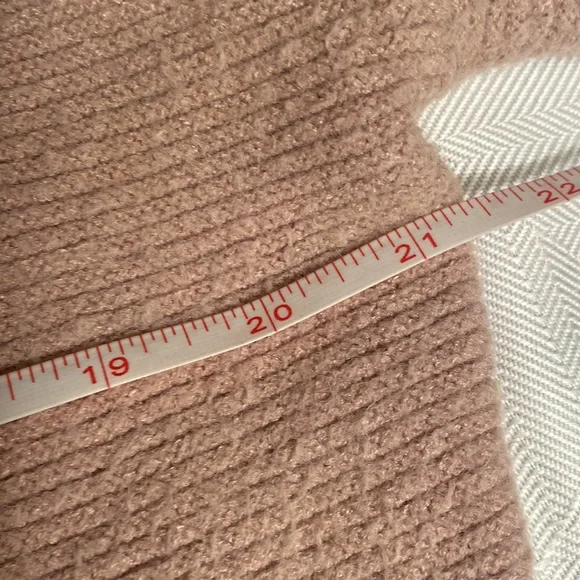 Cropped Sweater - Picture 3 of 7